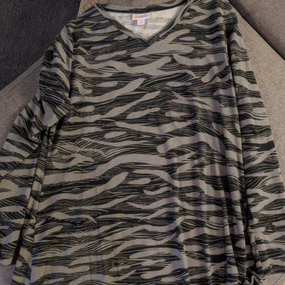 Lularoe Elizabeth Tunic top